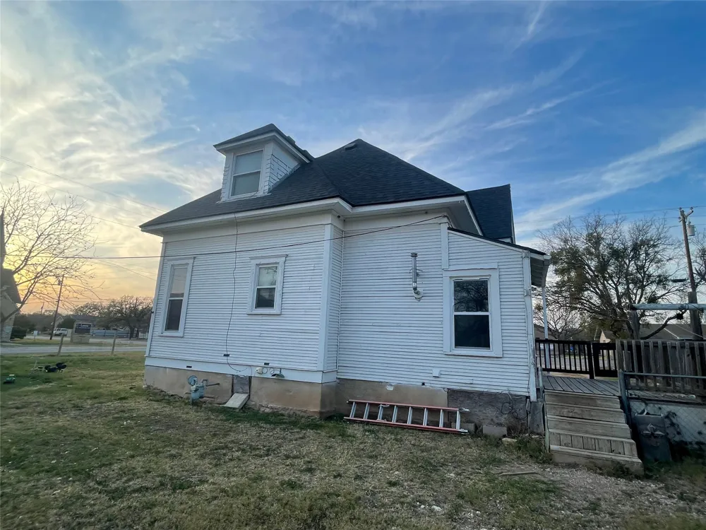 215 W Main Street Lometa, TX 76853