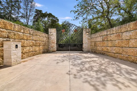 2187 Highway 290 E