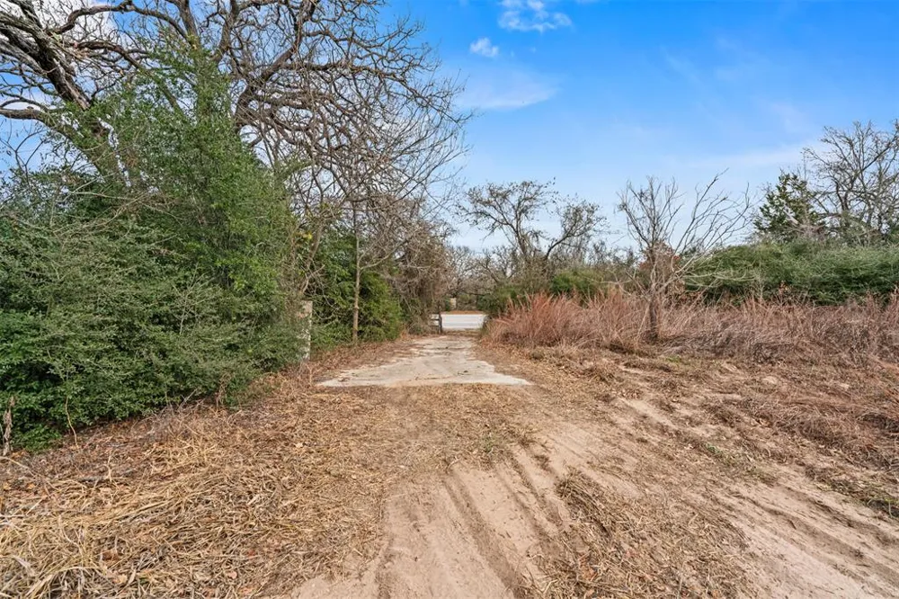 11423 HWY 77 Lexington, TX 78947