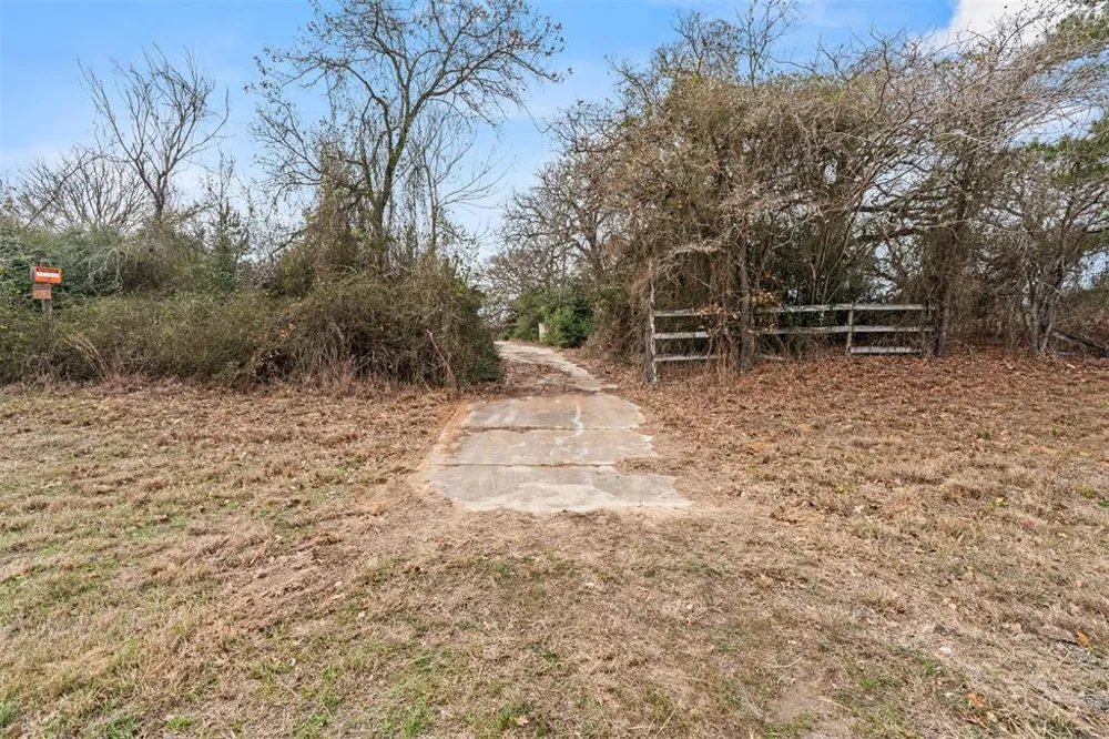 11423 HWY 77 Lexington, TX 78947