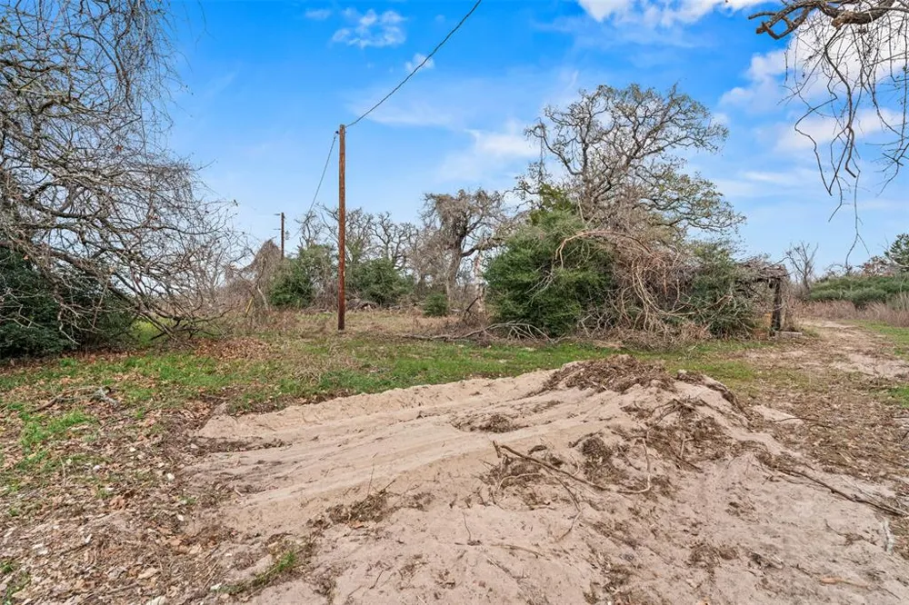 11423 HWY 77 Lexington, TX 78947