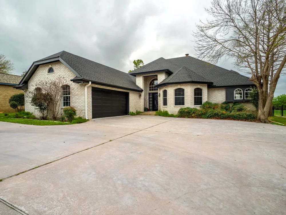 415 Saint Andrews Street Meadowlakes, TX 78654