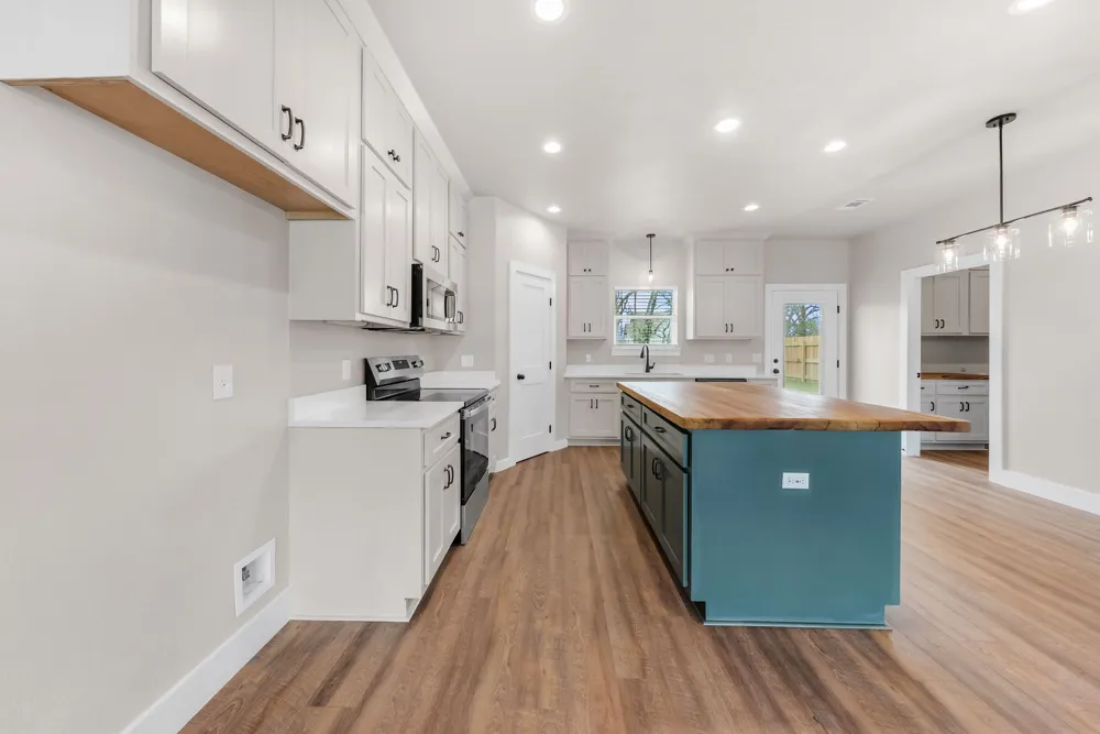 103 Lentz Main Street Red Rock, TX 78662