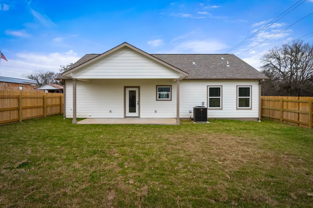 103 Lentz Main Street Red Rock, TX 78662