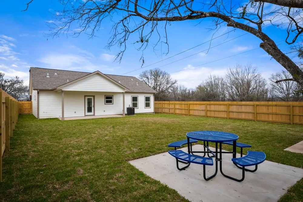 103 Lentz Main Street Red Rock, TX 78662