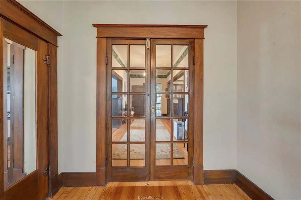 501 W Buck Street Caldwell, TX 77836