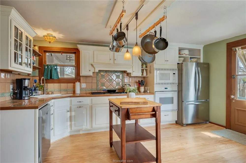 501 W Buck Street Caldwell, TX 77836