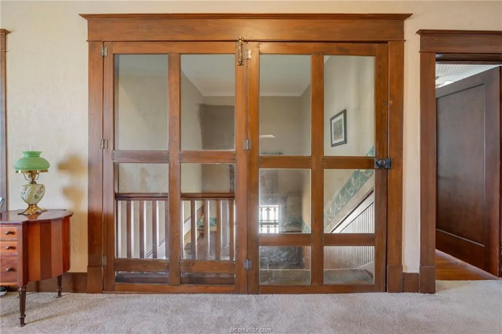 501 W Buck Street Caldwell, TX 77836