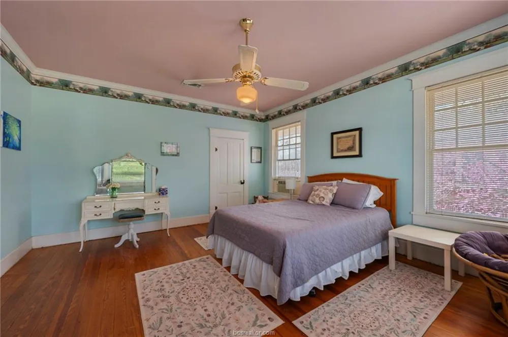 501 W Buck Street Caldwell, TX 77836