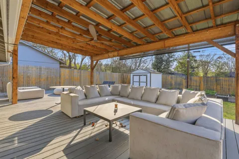 2612 Little John Lane
