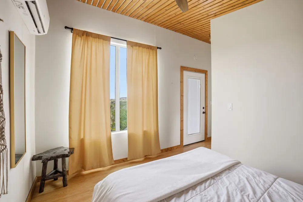 530 Pioneer Trail Dripping Springs, TX 78620