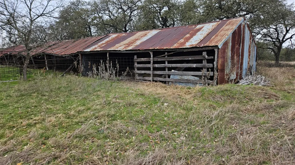 C.R,316 Walburg, TX 78626