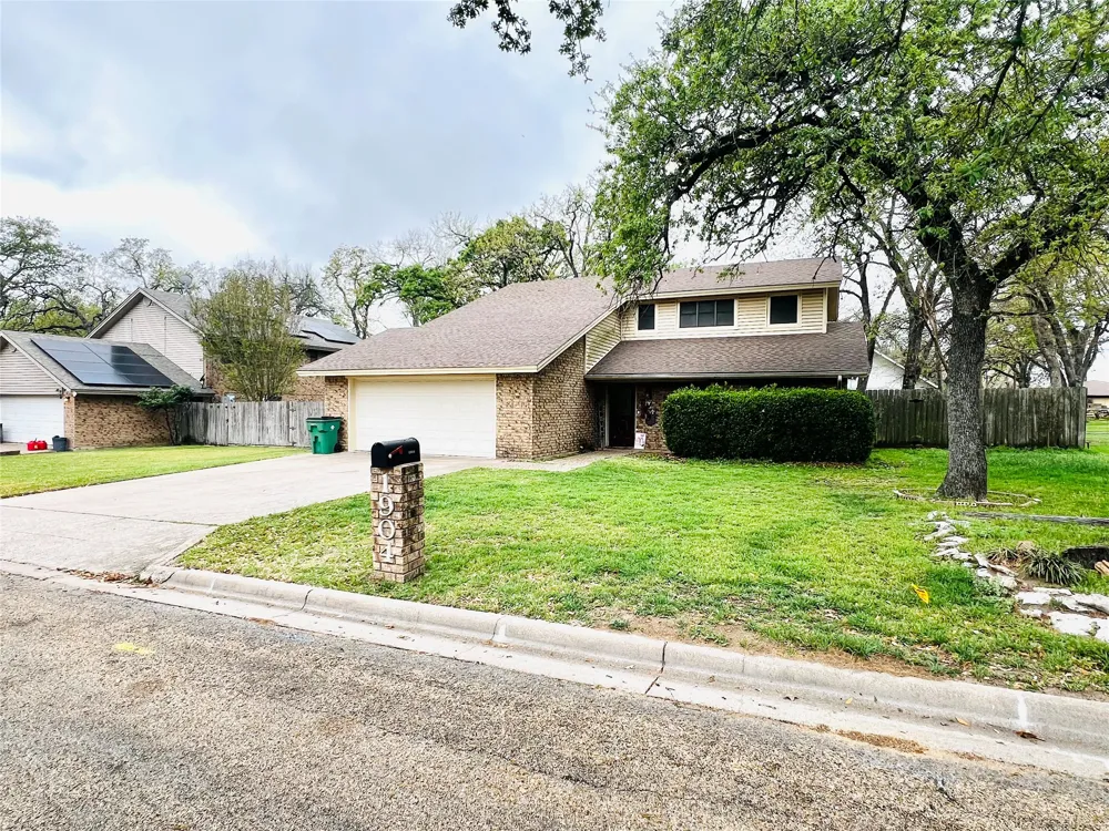 1904 Hoover Avenue Cameron, TX 76520