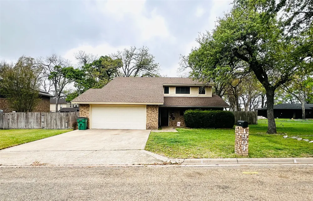 1904 Hoover Avenue Cameron, TX 76520