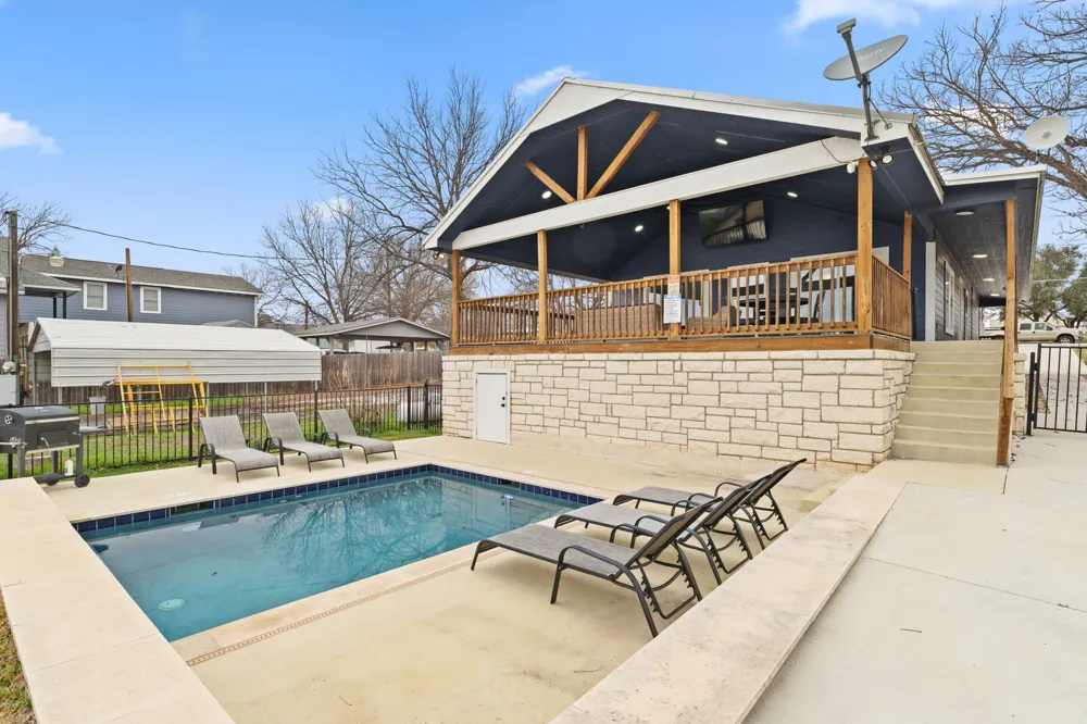 2028 Williams Lakeshore Kingsland, TX 78639
