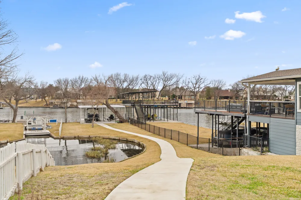 2028 Williams Lakeshore Kingsland, TX 78639