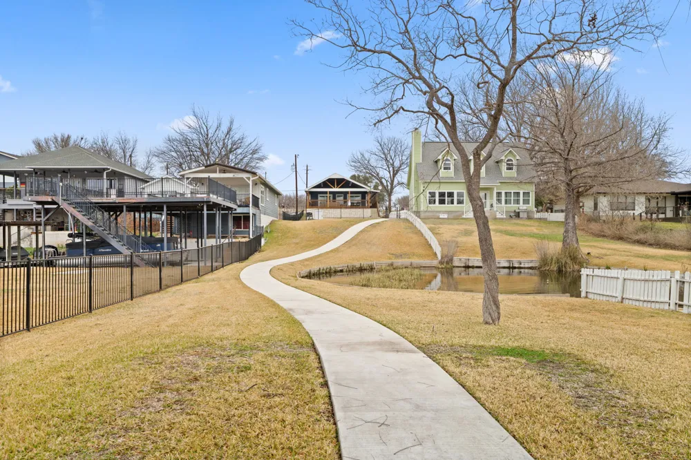 2028 Williams Lakeshore Kingsland, TX 78639