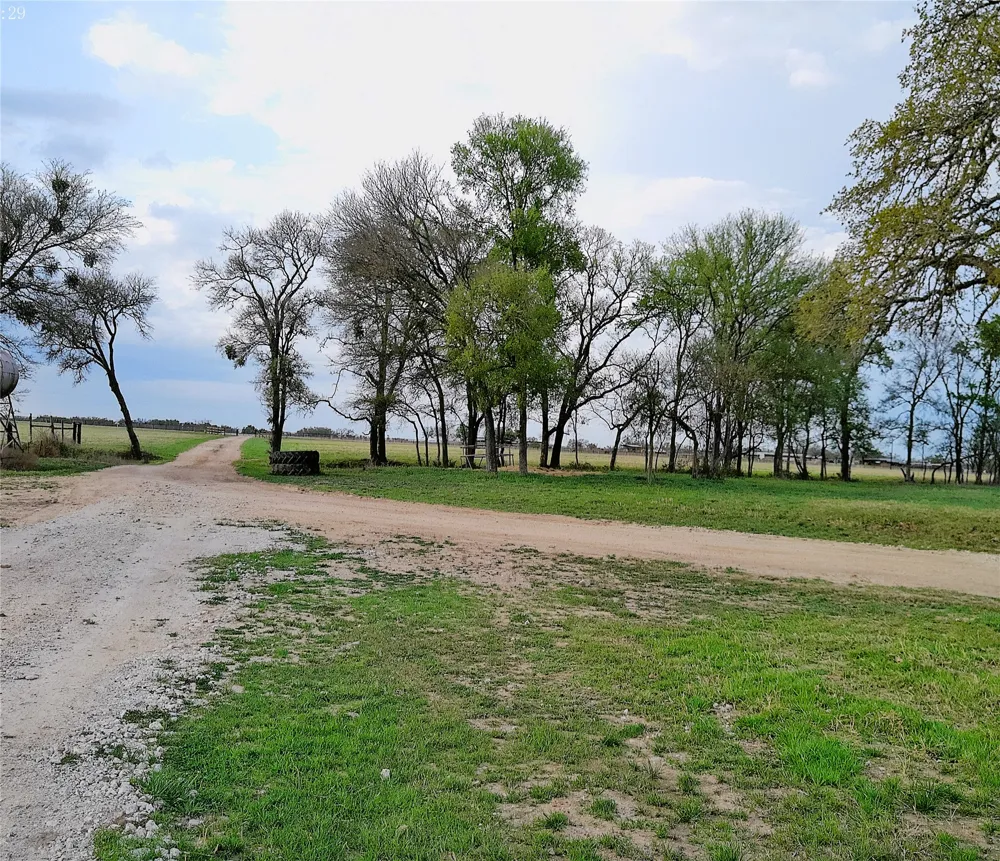 1042 Los Ranchitos Road Cameron, TX 76520