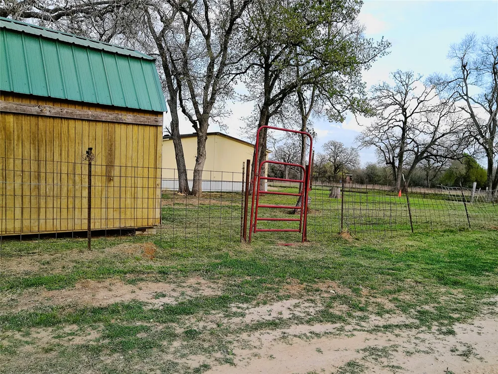 1042 Los Ranchitos Road Cameron, TX 76520