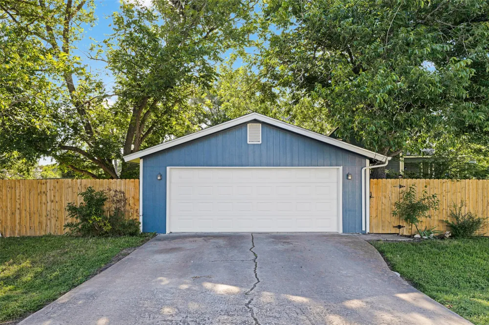 409 W Clark Street Bartlett, TX 76511