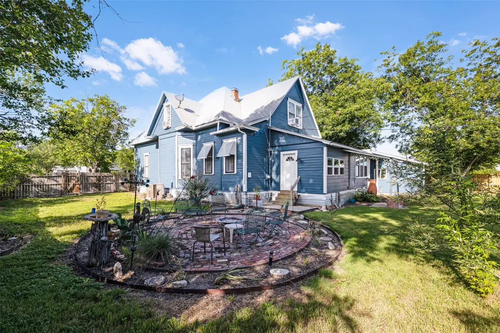 409 W Clark Street Bartlett, TX 76511
