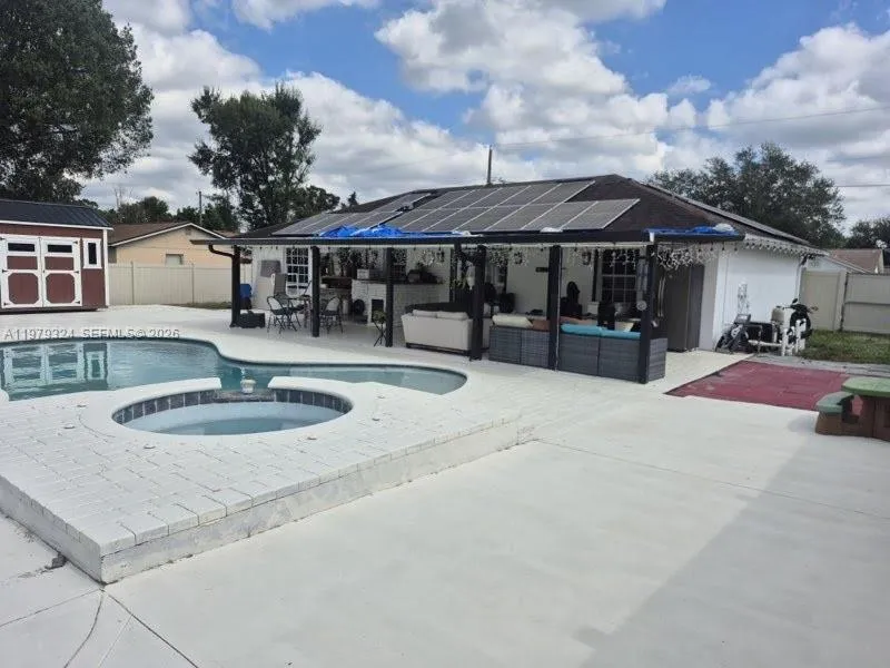 8016 APACHE LN Lakeland, FL 33810