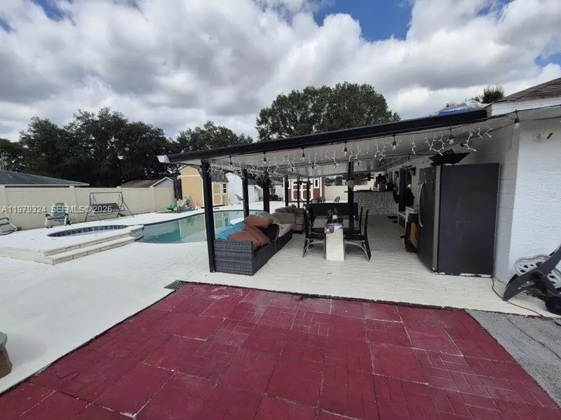 8016 APACHE LN Lakeland, FL 33810