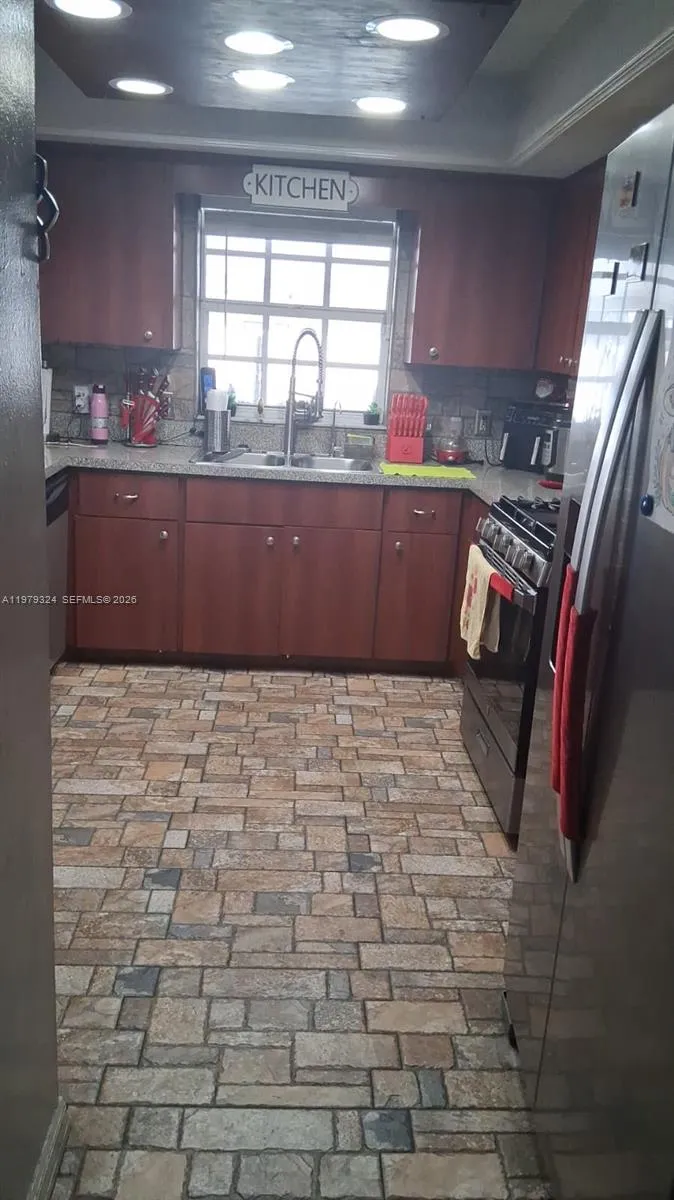 8016 APACHE LN Lakeland, FL 33810