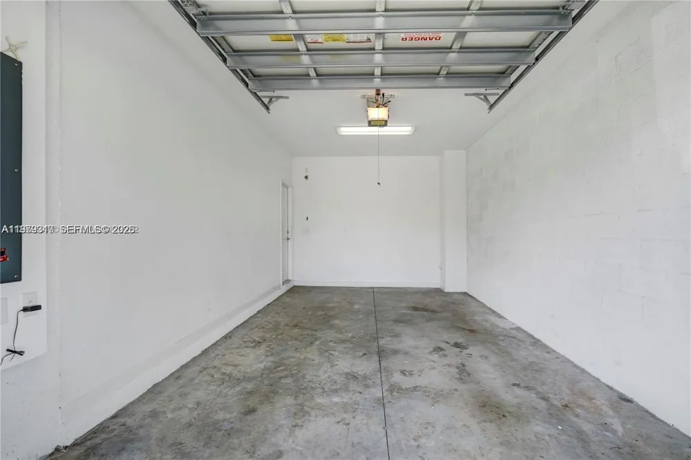 1121 NW 41st Ln Lauderhill, FL 33313