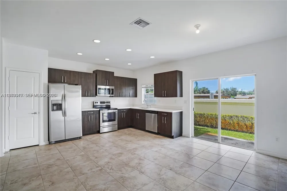1121 NW 41st Ln Lauderhill, FL 33313