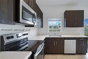 1121 NW 41st Ln Lauderhill, FL 33313