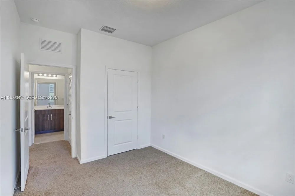 1121 NW 41st Ln Lauderhill, FL 33313