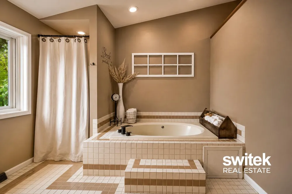 9750 Meadow Valley SE Caledonia, MI 49316