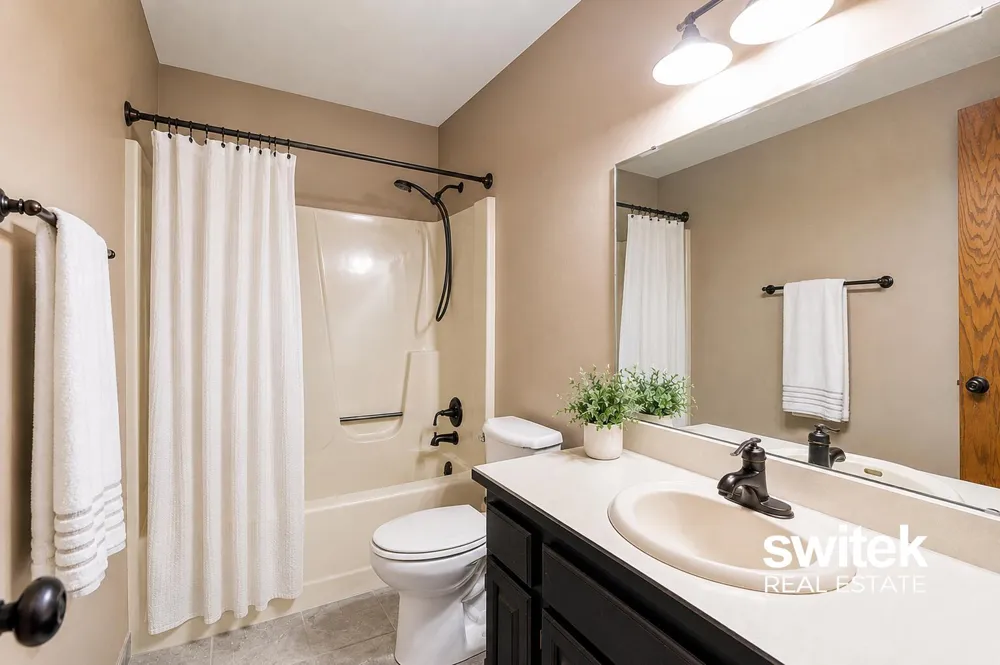 9750 Meadow Valley SE Caledonia, MI 49316