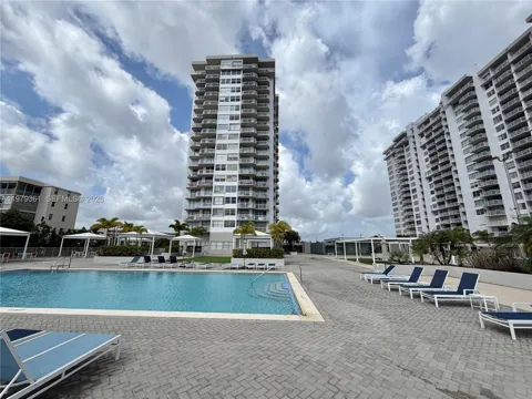 18031 Biscayne Blvd #904