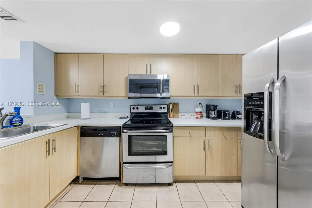 2951 S Bayshore Dr #215 Coconut Grove, FL 33133