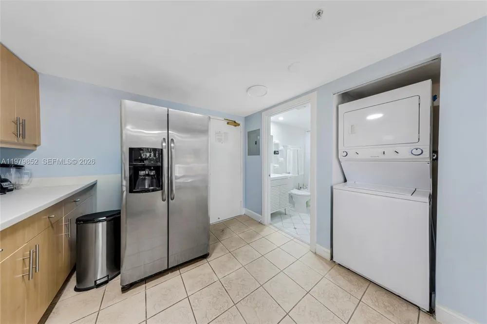 2951 S Bayshore Dr #215 Coconut Grove, FL 33133