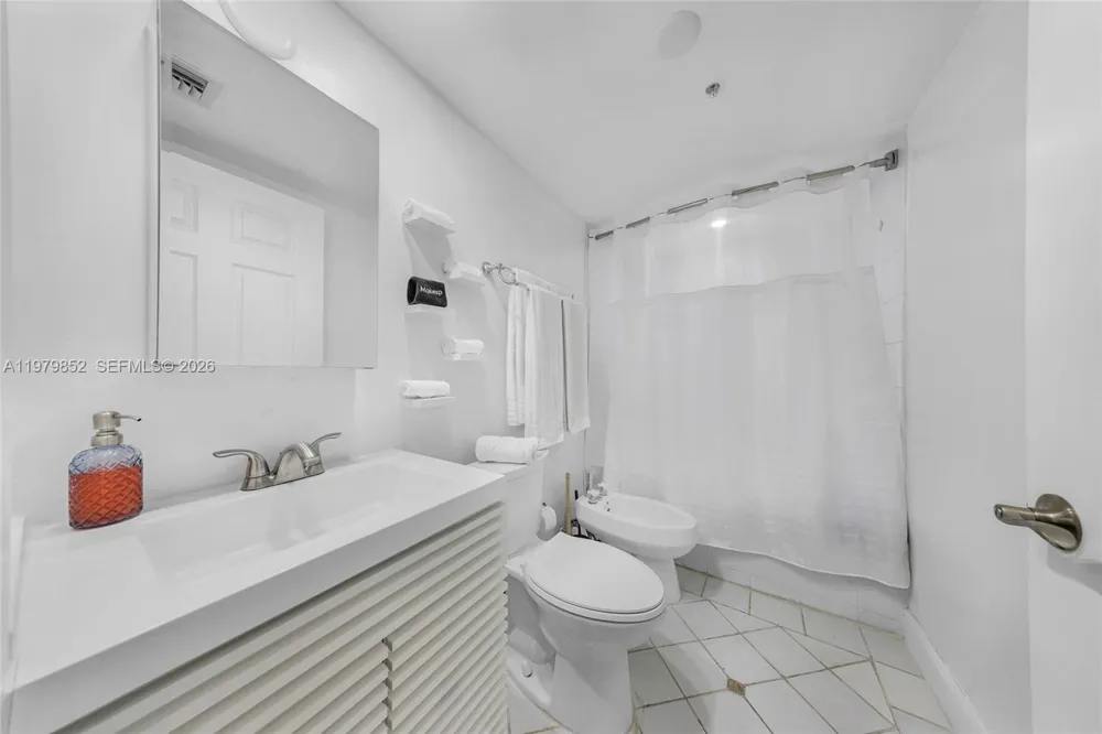 2951 S Bayshore Dr #215 Coconut Grove, FL 33133