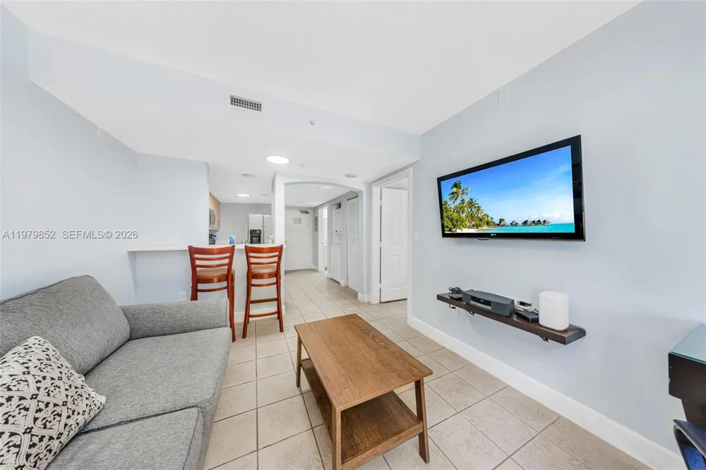2951 S Bayshore Dr #215 Coconut Grove, FL 33133