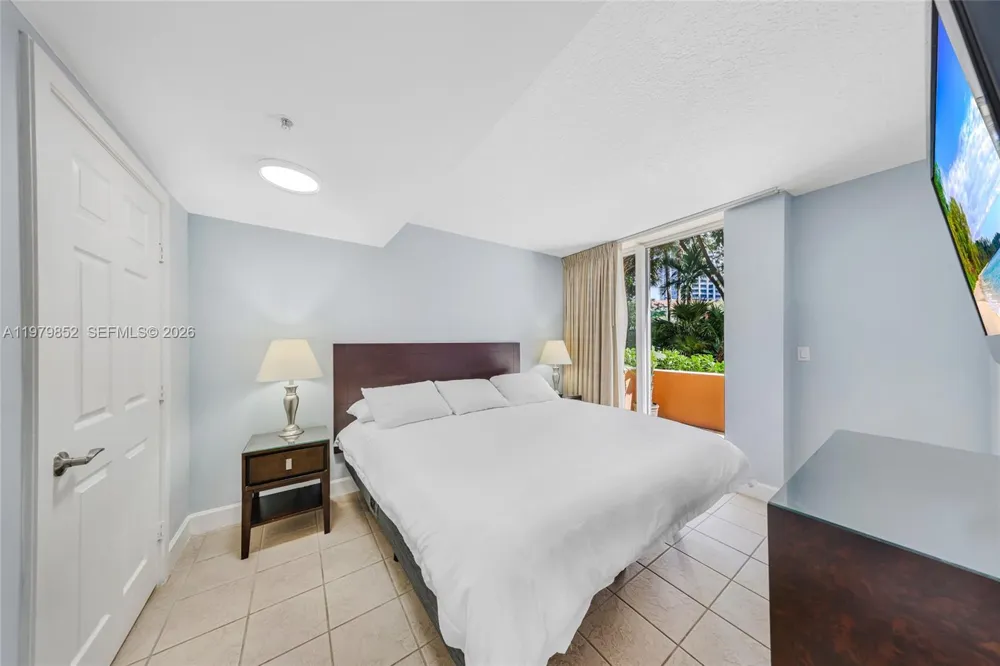 2951 S Bayshore Dr #215 Coconut Grove, FL 33133