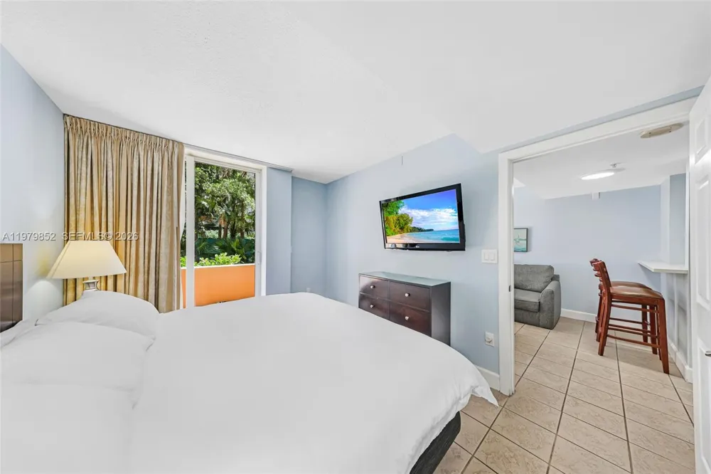 2951 S Bayshore Dr #215 Coconut Grove, FL 33133