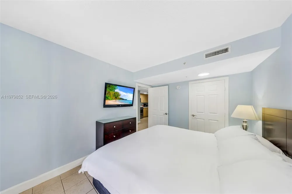 2951 S Bayshore Dr #215 Coconut Grove, FL 33133