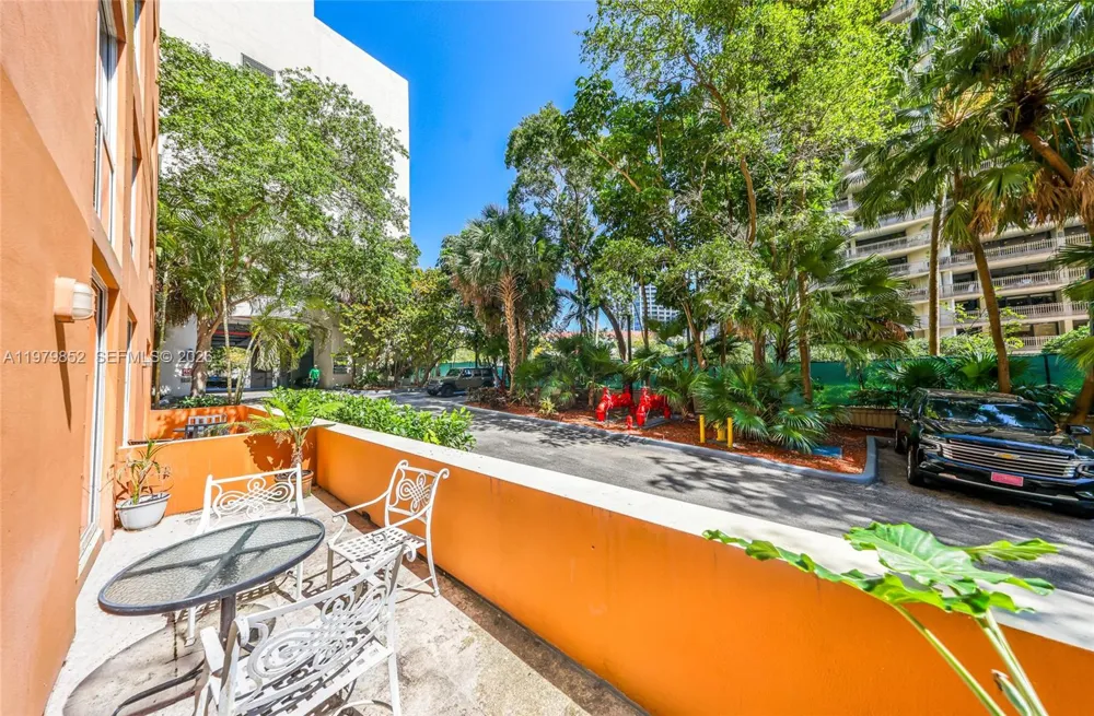 2951 S Bayshore Dr #215 Coconut Grove, FL 33133