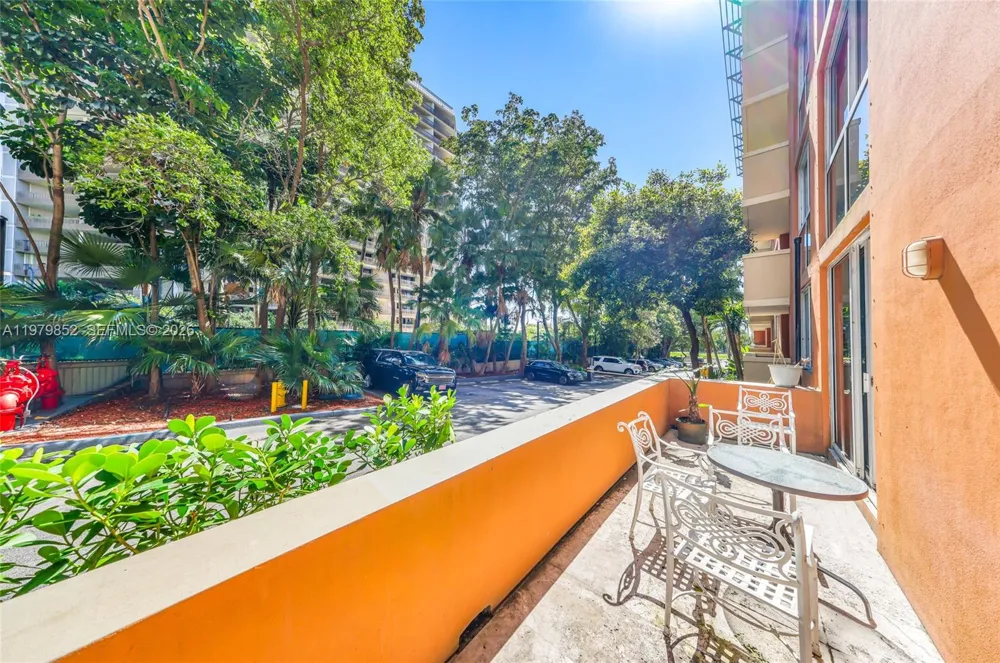 2951 S Bayshore Dr #215 Coconut Grove, FL 33133