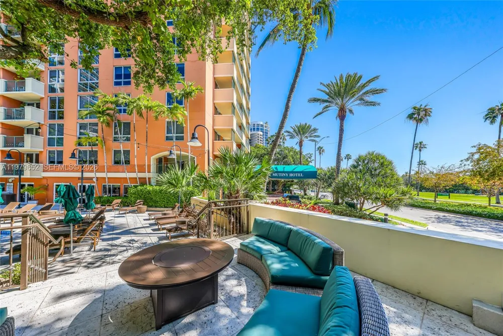2951 S Bayshore Dr #215 Coconut Grove, FL 33133
