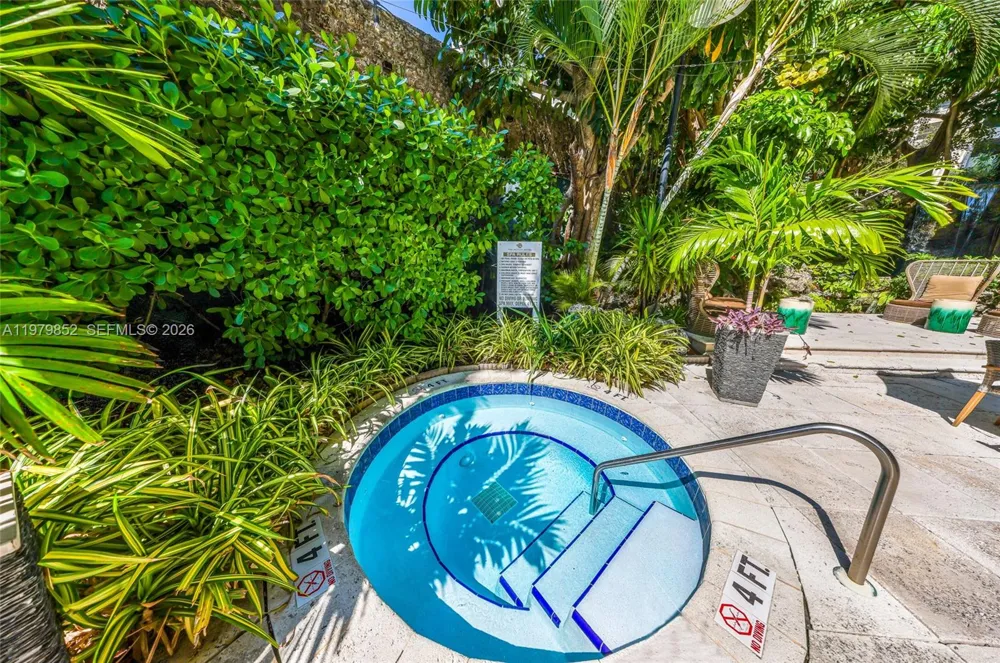 2951 S Bayshore Dr #215 Coconut Grove, FL 33133