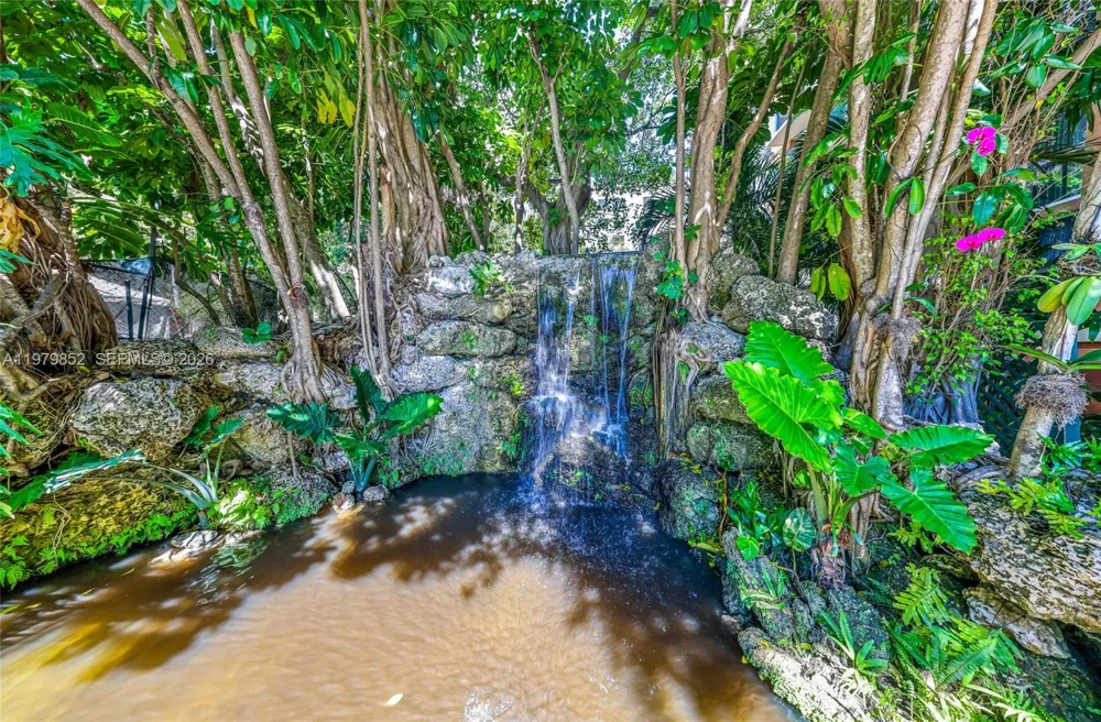2951 S Bayshore Dr #215 Coconut Grove, FL 33133