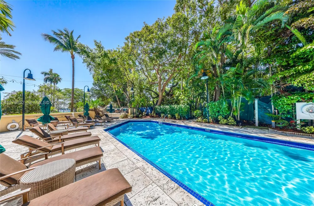 2951 S Bayshore Dr #215 Coconut Grove, FL 33133