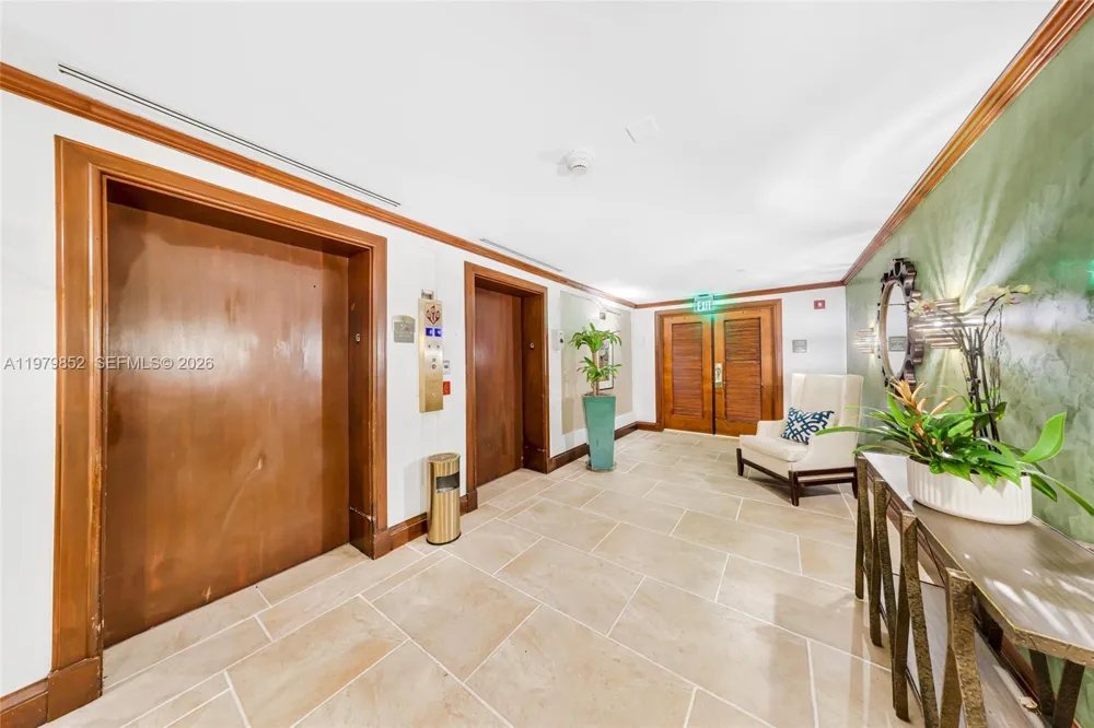2951 S Bayshore Dr #215 Coconut Grove, FL 33133