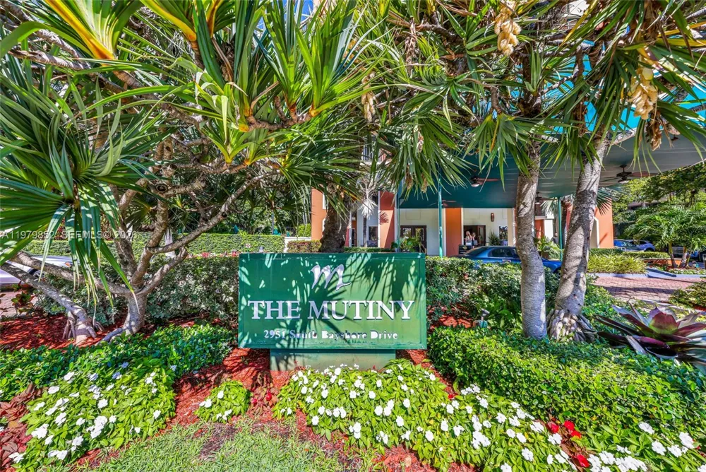 2951 S Bayshore Dr #215 Coconut Grove, FL 33133